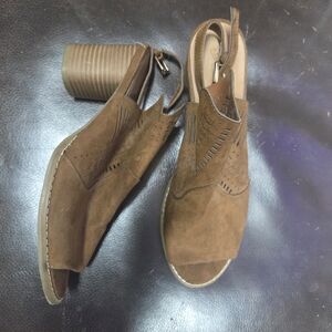 Universal Thread Brown Heeled Sandals